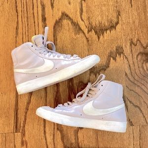 NIKE BLAZERS Muave size 7